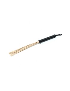 Flogger con tiras de ratán 2
