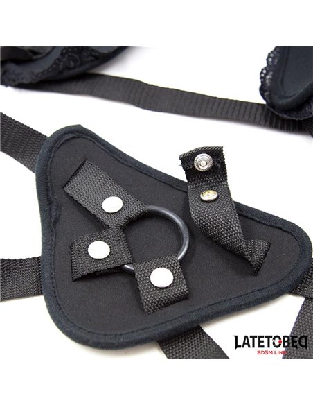 Arnés Strap On Encaje con Anillo Silicona Ajustable
